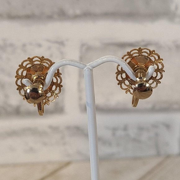 Vintage Carved Cameo Earrings Gold Tone Screw Back - Picture 4 of 8